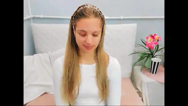 Image 7 of evettegold Stream on Chaturbate on 19 days ago