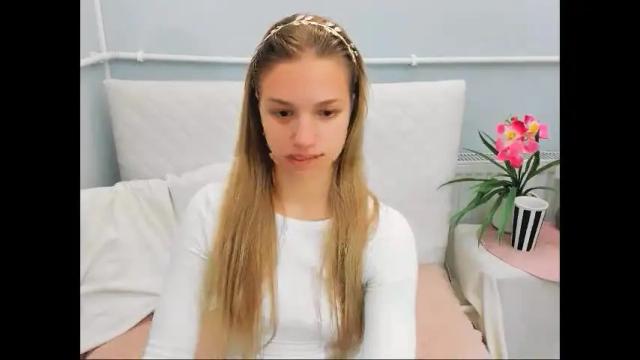Image 8 of evettegold Stream on Chaturbate on 19 days ago