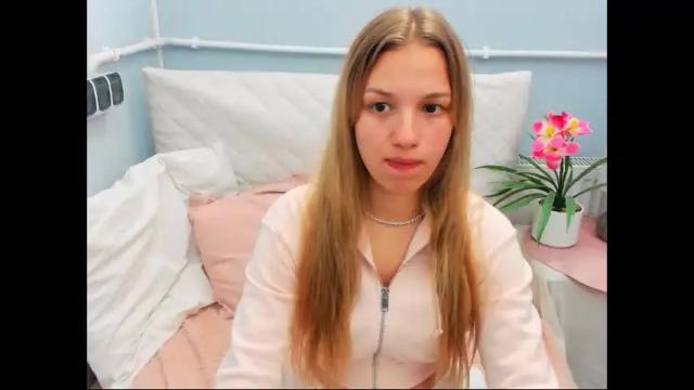 Image 6 of evettegold Stream on Chaturbate on 12 days ago