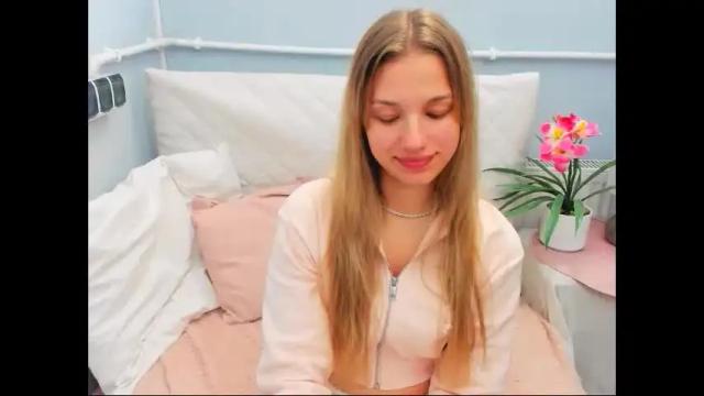 Image 7 of evettegold Stream on Chaturbate on 12 days ago
