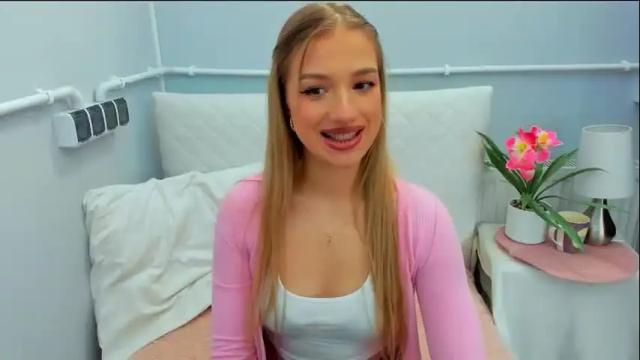 Image 8 of evettegold Stream on Chaturbate on 6 days ago