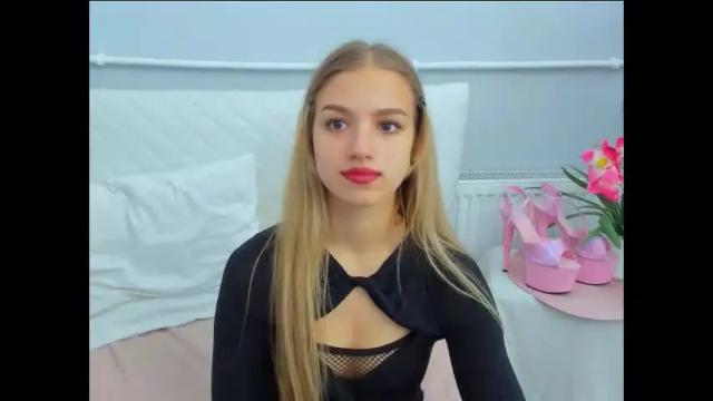 Image 7 of evettegold Stream on Chaturbate on 2 days ago