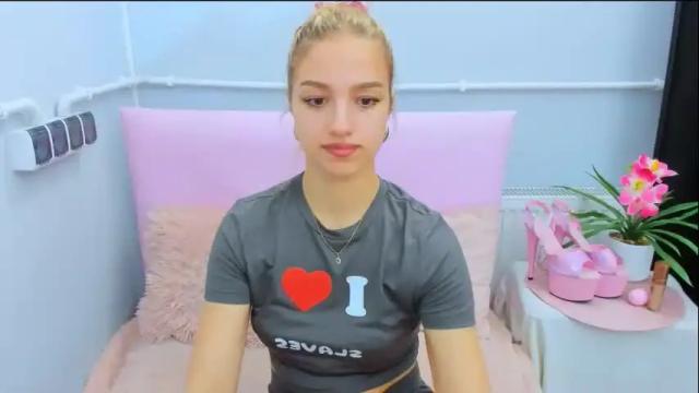 Image 12 of evettegold Stream on Chaturbate on 1 month ago