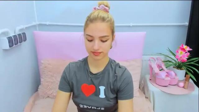 Image 3 of evettegold Stream on Chaturbate on 1 month ago