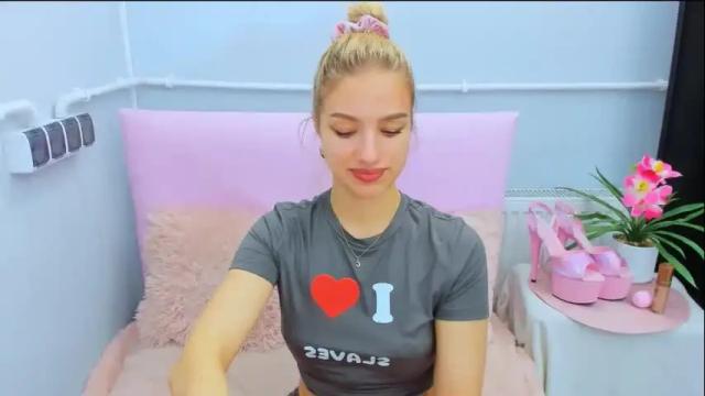 Image 4 of evettegold Stream on Chaturbate on 1 month ago