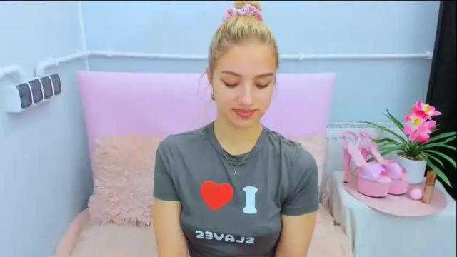 Image 7 of evettegold Stream on Chaturbate on 1 month ago