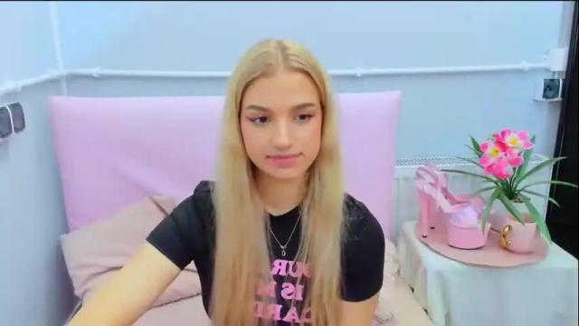 Image 10 of evettegold Stream on Chaturbate on 1 month ago
