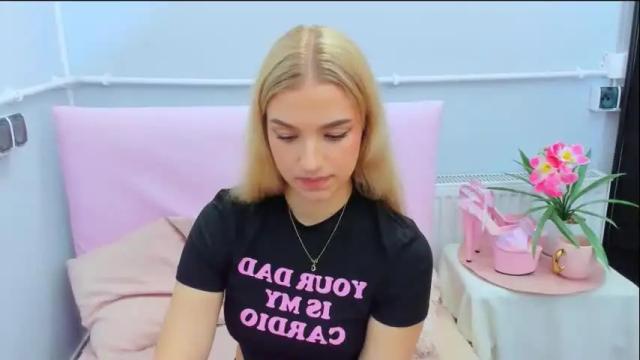 Image 11 of evettegold Stream on Chaturbate on 1 month ago
