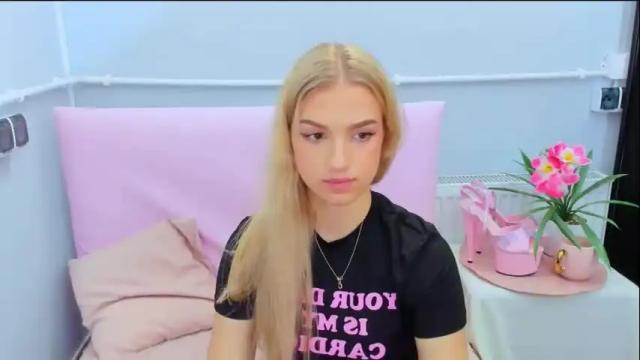 Image 2 of evettegold Stream on Chaturbate on 1 month ago