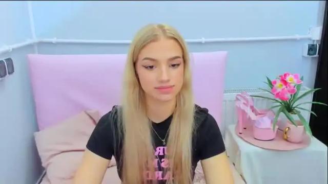 Image 6 of evettegold Stream on Chaturbate on 1 month ago