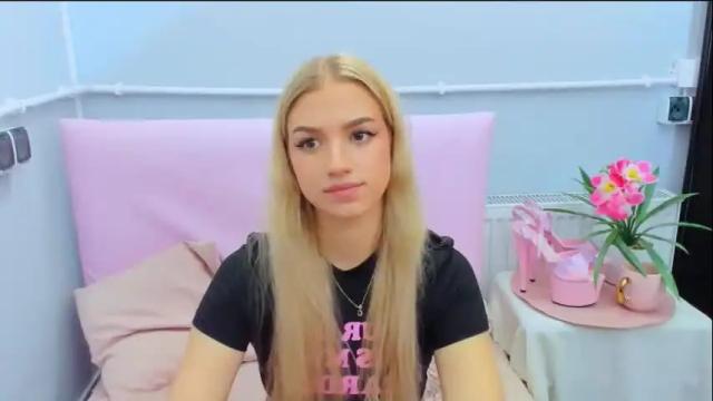 Image 7 of evettegold Stream on Chaturbate on 1 month ago