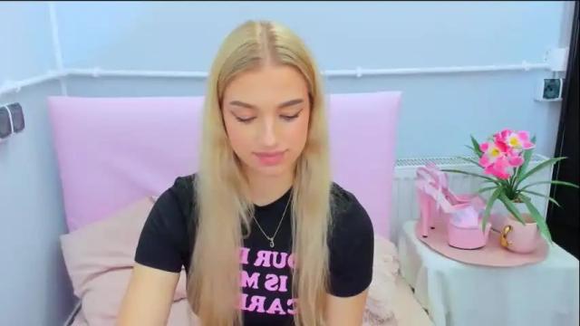 Image 8 of evettegold Stream on Chaturbate on 1 month ago