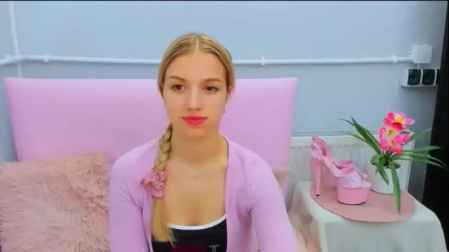 Image 10 of evettegold Stream on Chaturbate on 1 month ago