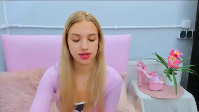 Image 4 of evettegold Stream on Chaturbate on 1 month ago
