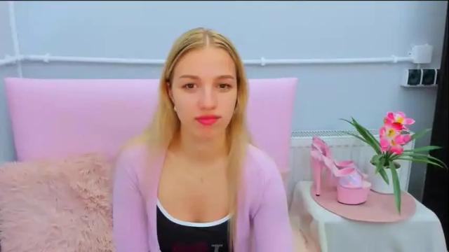 Image 6 of evettegold Stream on Chaturbate on 1 month ago