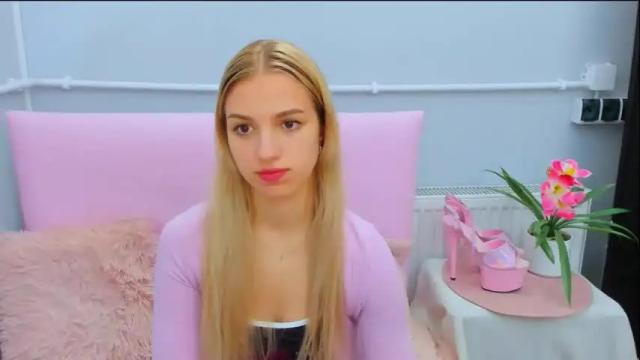 Image 7 of evettegold Stream on Chaturbate on 1 month ago