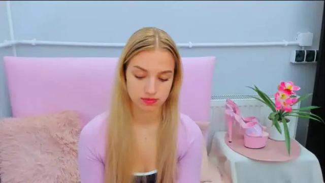Image 8 of evettegold Stream on Chaturbate on 1 month ago