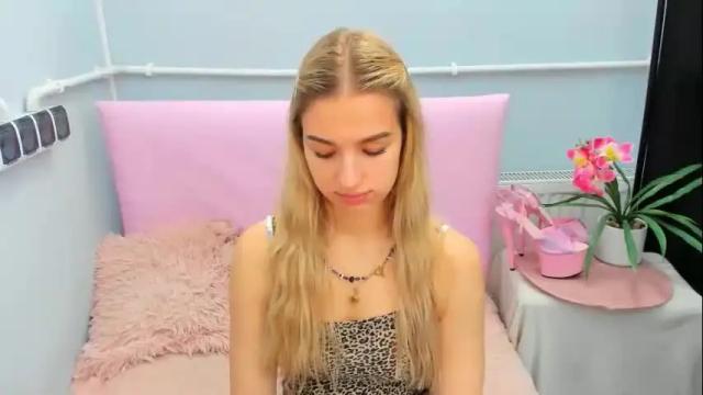 Image 10 of evettegold Stream on Chaturbate on 1 month ago