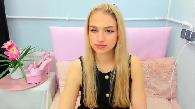 Image 10 of evettegold Stream on Chaturbate on 1 month ago