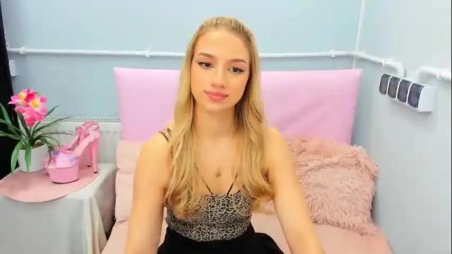 Image 4 of evettegold Stream on Chaturbate on 1 month ago