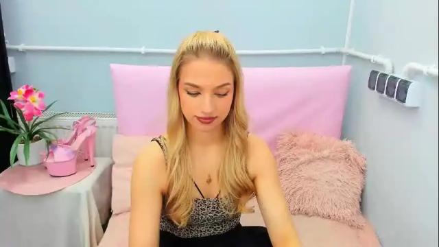 Image 6 of evettegold Stream on Chaturbate on 1 month ago