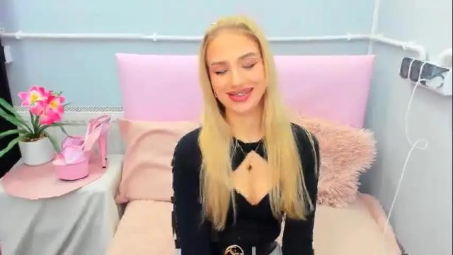 Image 11 of evettegold Stream on Chaturbate on 1 month ago