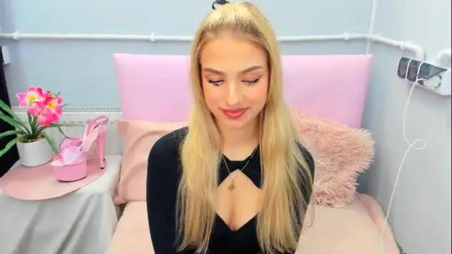 Image 4 of evettegold Stream on Chaturbate on 1 month ago