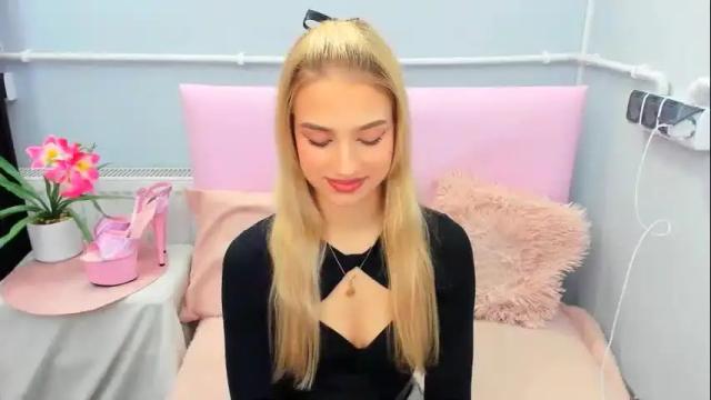 Image 6 of evettegold Stream on Chaturbate on 1 month ago