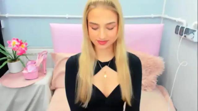 Image 8 of evettegold Stream on Chaturbate on 1 month ago