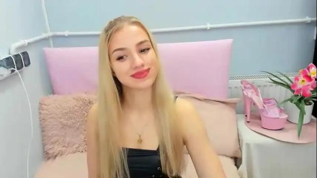 Image 10 of evettegold Stream on Chaturbate on 1 month ago