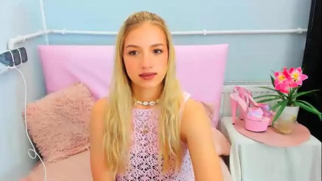 Image 7 of evettegold Stream on Chaturbate on 1 month ago