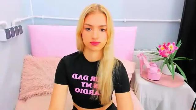 Image 10 of evettegold Stream on Chaturbate on 1 month ago