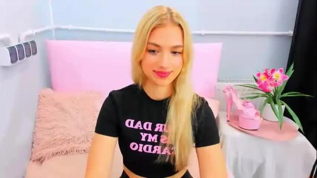 Image 11 of evettegold Stream on Chaturbate on 1 month ago
