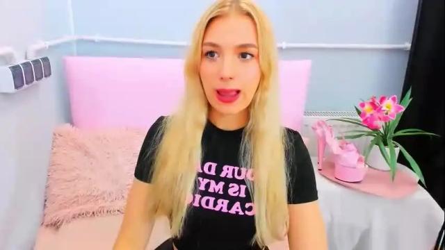 Image 8 of evettegold Stream on Chaturbate on 1 month ago
