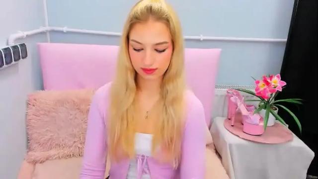 Image 6 of evettegold Stream on Chaturbate on 1 month ago