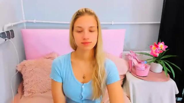 Image 2 of evettegold Stream on Chaturbate on 1 month ago