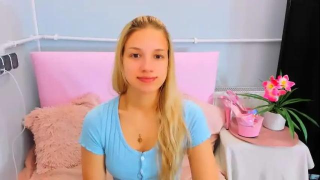 Image 3 of evettegold Stream on Chaturbate on 1 month ago