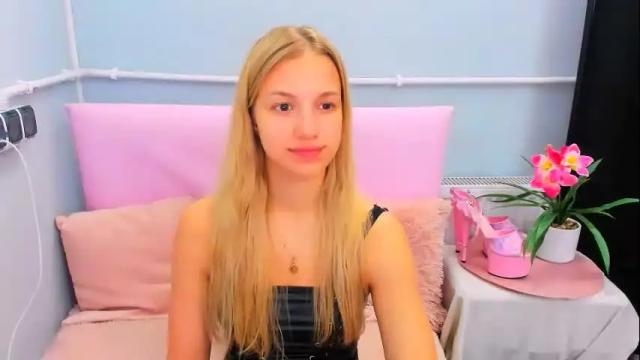 Image 10 of evettegold Stream on Chaturbate on 1 month ago
