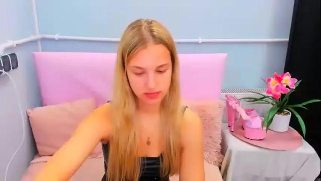 Image 4 of evettegold Stream on Chaturbate on 1 month ago