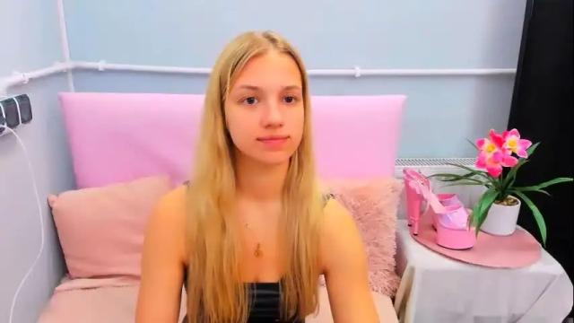 Image 6 of evettegold Stream on Chaturbate on 1 month ago
