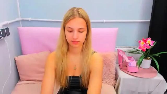 Image 8 of evettegold Stream on Chaturbate on 1 month ago