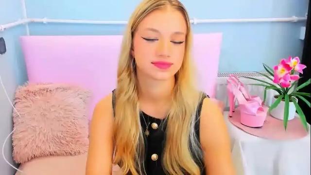 Image 8 of evettegold Stream on Chaturbate on 1 month ago
