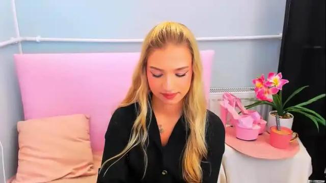 Image 2 of evettegold Stream on Chaturbate on 26 days ago