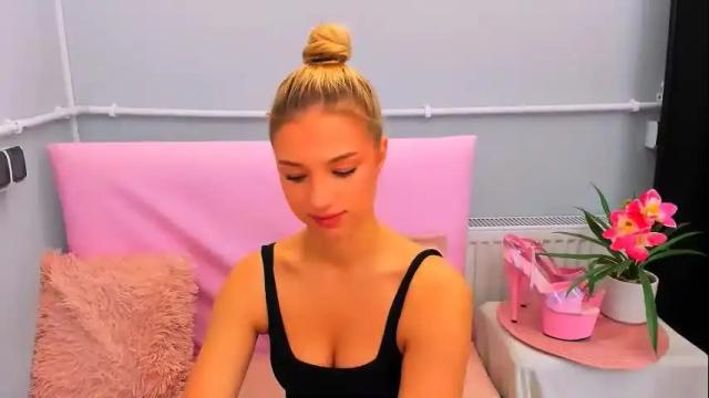 Image 10 of evettegold Stream on Chaturbate on 24 days ago