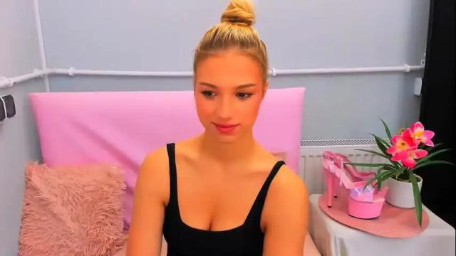 Image 11 of evettegold Stream on Chaturbate on 24 days ago