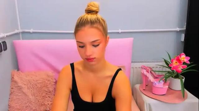 Image 6 of evettegold Stream on Chaturbate on 24 days ago