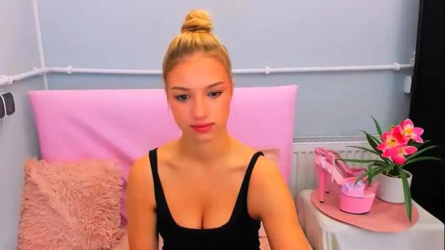 Image 7 of evettegold Stream on Chaturbate on 24 days ago