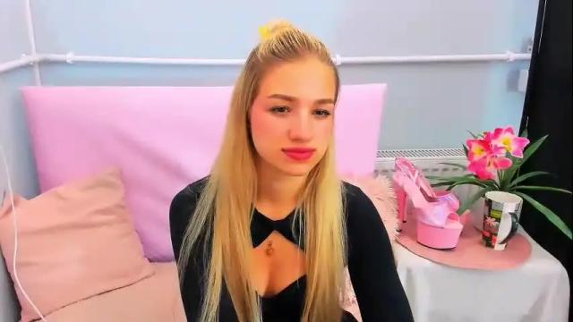 Image 8 of evettegold Stream on Chaturbate on 21 days ago