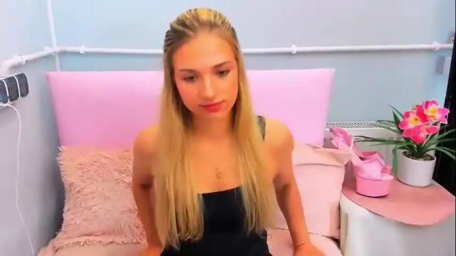 Image 4 of evettegold Stream on Chaturbate on 20 days ago