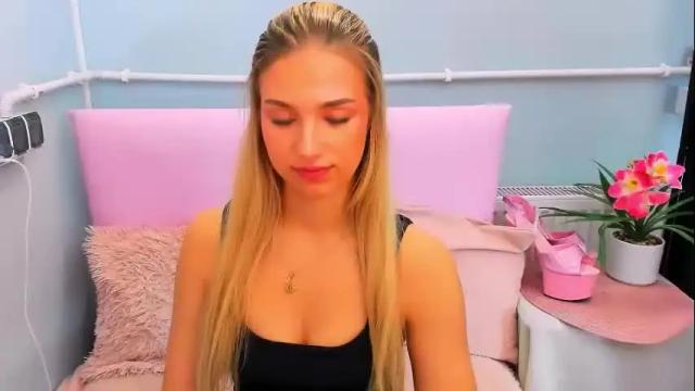 Image 6 of evettegold Stream on Chaturbate on 20 days ago